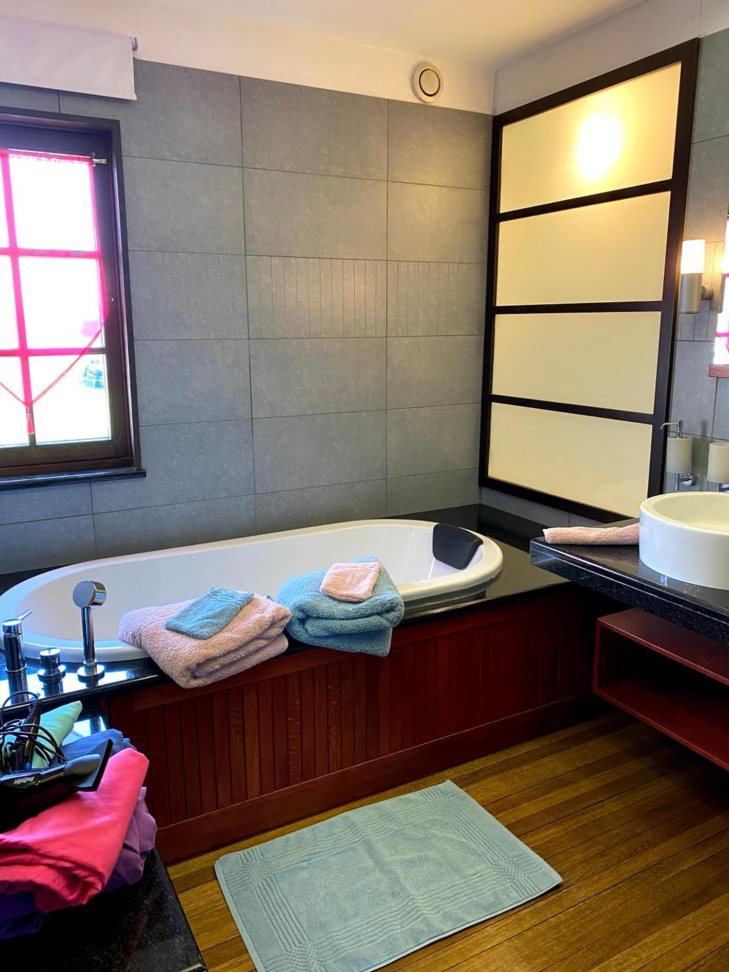 Le Chateau De Frankie Spas-Saunas Grand-Reng Esterno foto